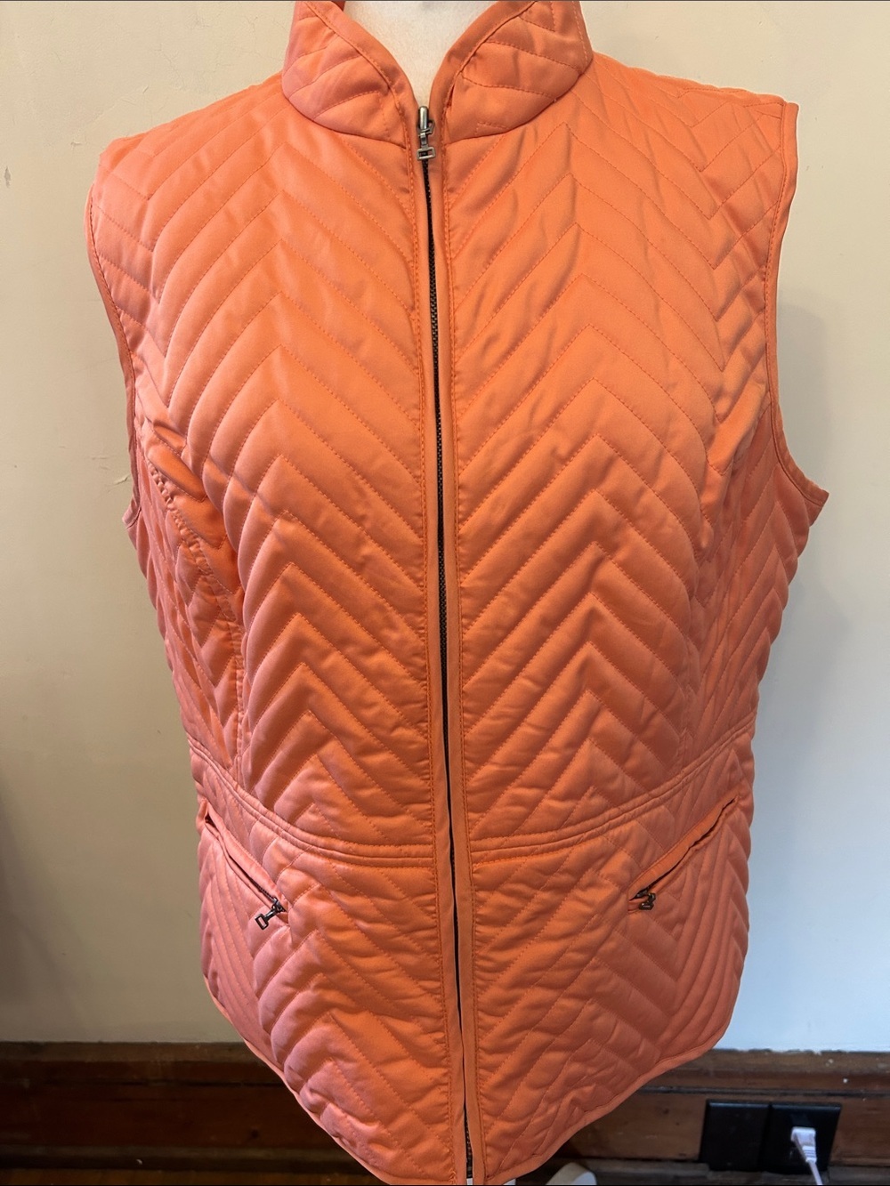 JH Collectibles Quilted Coral Full zip Sleeveless Vest Size XL EUC